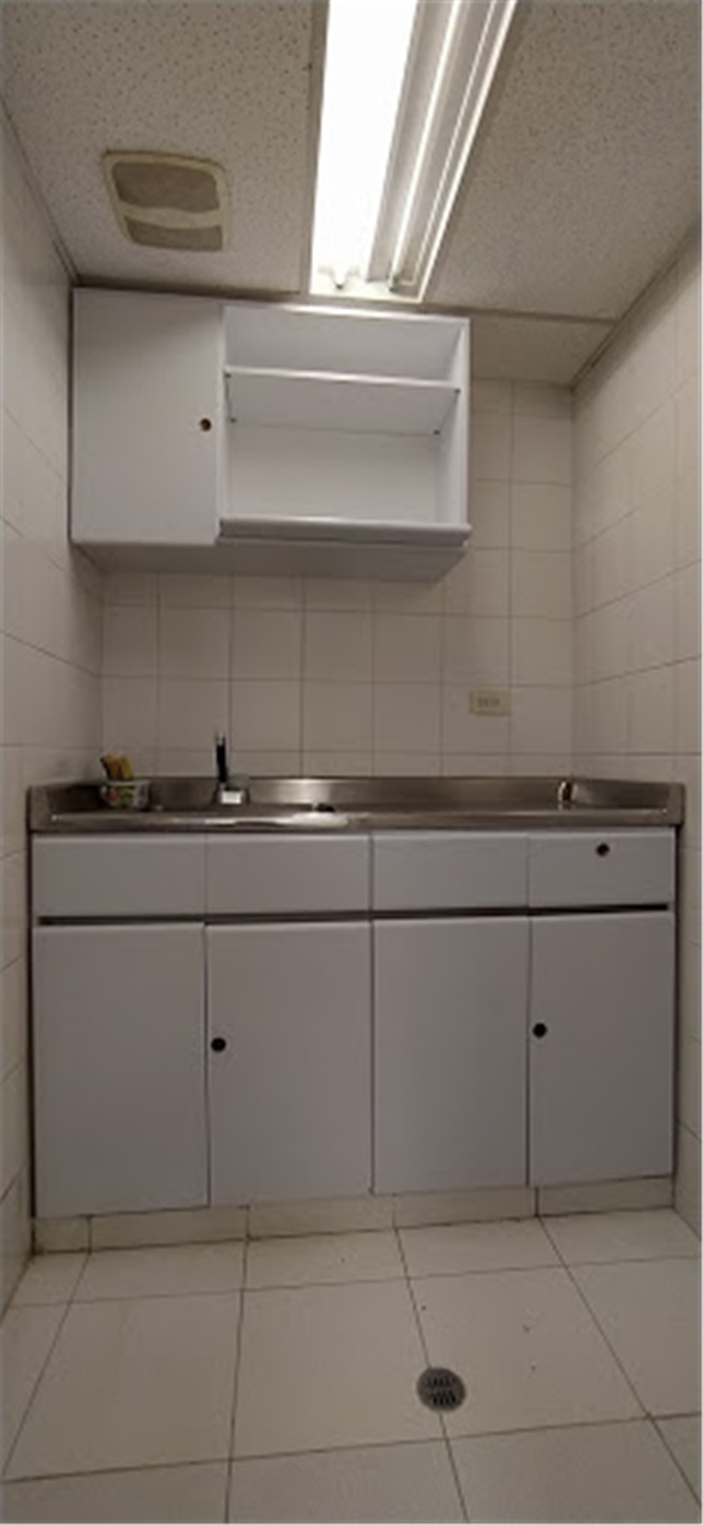 Local en Arriendo - Más