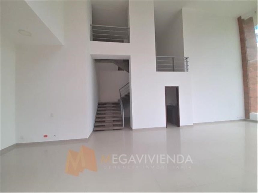 Local en Arriendo - Más