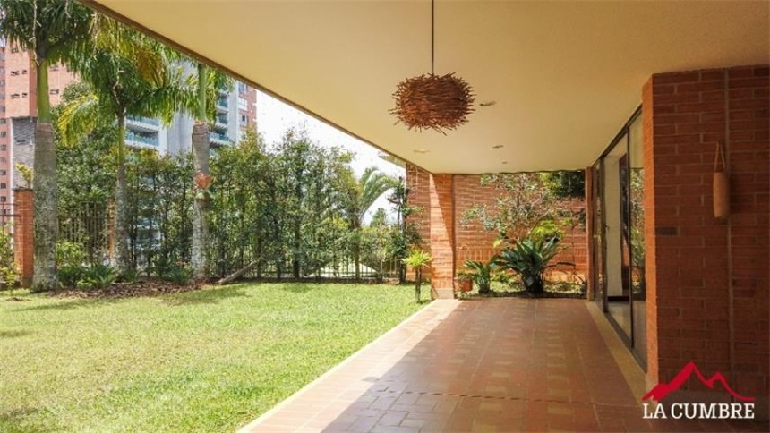 Casa en arriendo en El Poblado, Medellín · foto 3 de 17