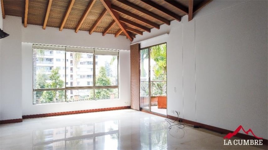 Casa de 4 alcobas en venta en Villa Carlota, Medellín, 350 m² · foto 13 de 17
