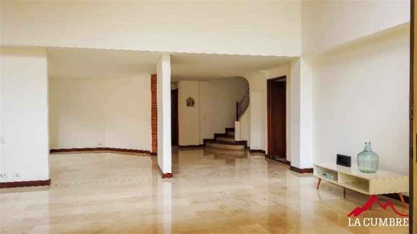 Casa de 4 alcobas en venta en Villa Carlota, Medellín, 350 m² · foto 6 de 17