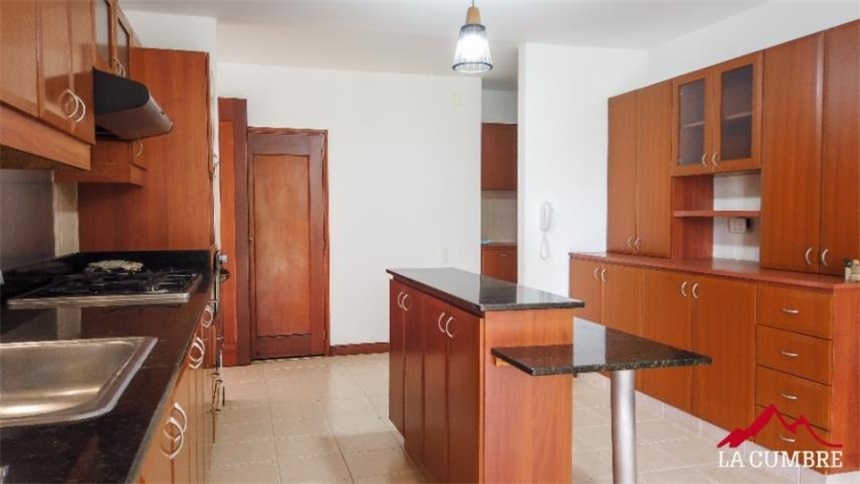 Casa en arriendo en El Poblado, Medellín · foto 7 de 17