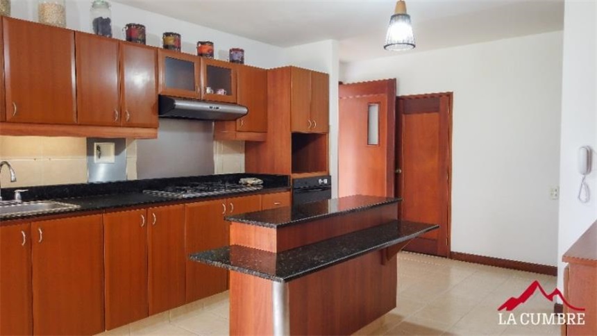 Casa en arriendo en El Poblado, Medellín · foto 8 de 17