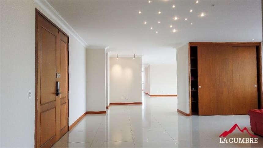 Apartamento de 4 alcobas en arriendo en Los Balsos, Medellín, 445 m² · foto 5 de 15
