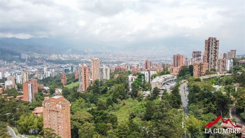 Apartamento de 4 alcobas en arriendo en Los Balsos, Medellín, 445 m² · foto 3 de 15