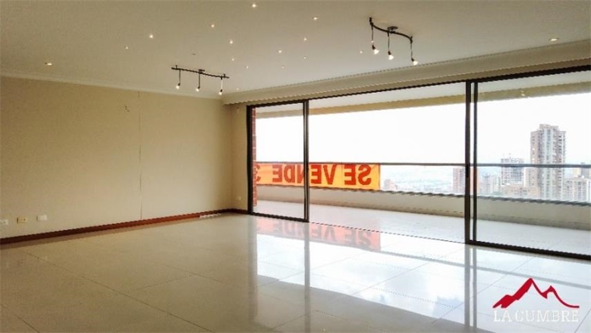 Apartamento de 4 alcobas en arriendo en Los Balsos, Medellín, 445 m² · foto 2 de 15
