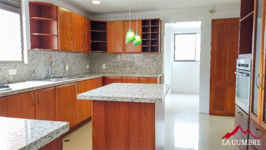 Apartamento de 4 alcobas en arriendo en Los Balsos, Medellín, 445 m² · foto 8 de 15