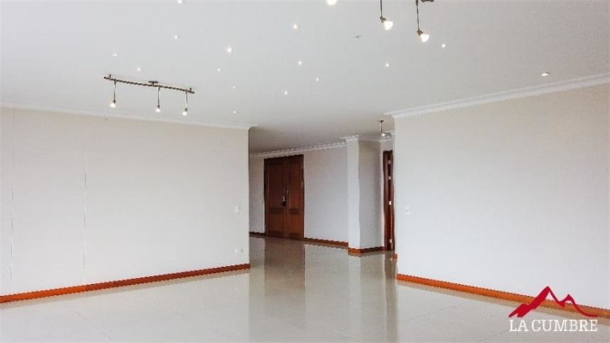 Apartamento de 4 alcobas en arriendo en Los Balsos, Medellín, 445 m² · foto 4 de 15