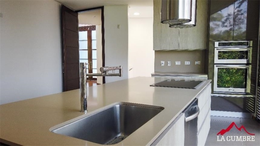 Casa de 4 alcobas en venta en El Poblado, Medellín, 498 m² · foto 9 de 18