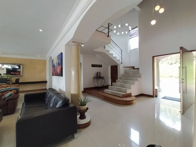 Casa de 5 alcobas en venta en Las Palmas, Medellín, 1600 m² · foto 3 de 18