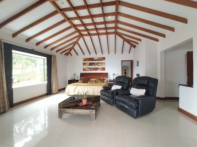 Casa de 5 alcobas en venta en Las Palmas, Medellín, 1600 m² · foto 9 de 18