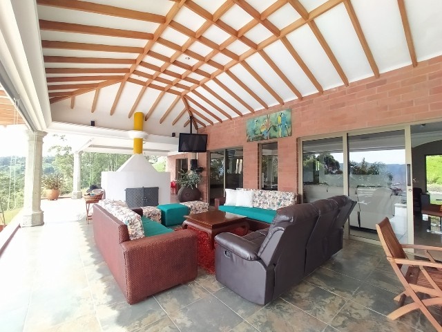 Casa de 5 alcobas en venta en Las Palmas, Medellín, 1600 m² · foto 17 de 18