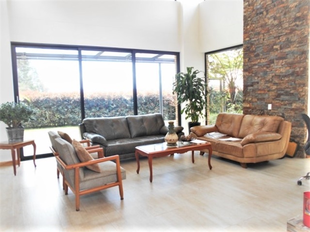 Casa de 4 alcobas en venta en Las Palmas, Medellín · foto 2 de 20