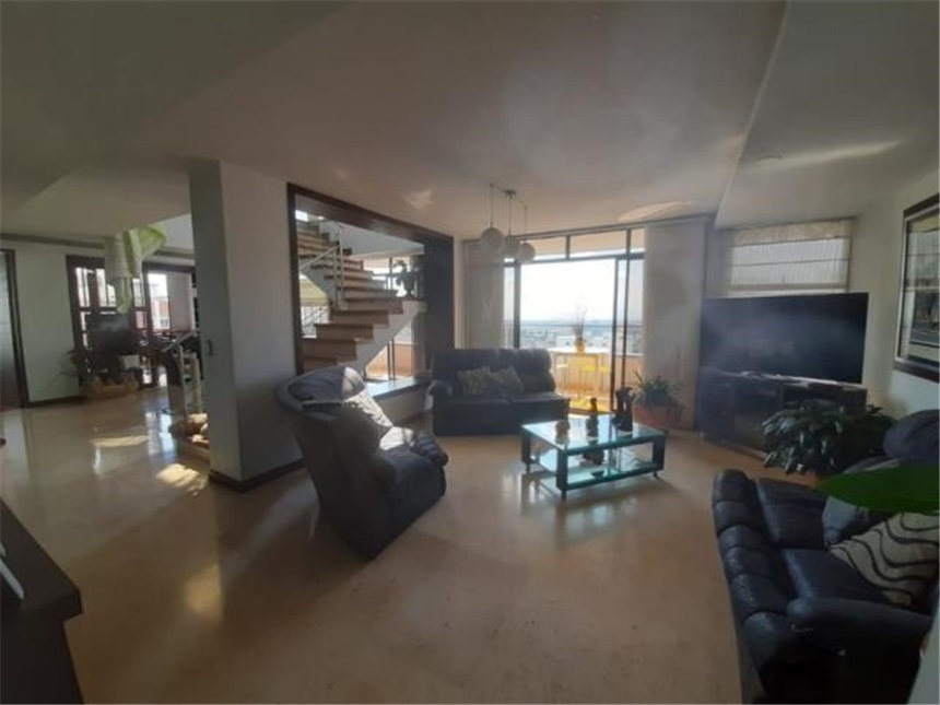 Apartamento en venta en Pinares, Pereira · foto 3 de 23