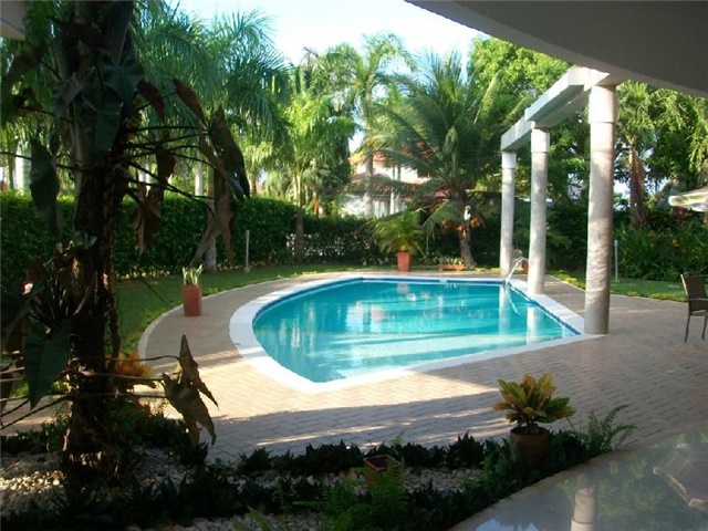 Casa en venta en Sevilla, Montería, 590 m² · foto 3 de 20
