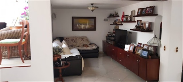Casa de 3 alcobas en venta en Lindaraja, Bogotá, 433 m² · foto 6 de 24