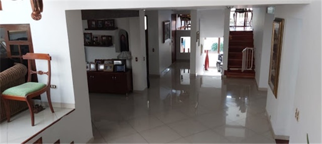 Casa de 3 alcobas en venta en Lindaraja, Bogotá, 433 m² · foto 7 de 24