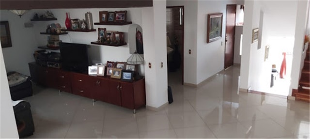 Casa de 3 alcobas en venta en Lindaraja, Bogotá, 433 m² · foto 12 de 24