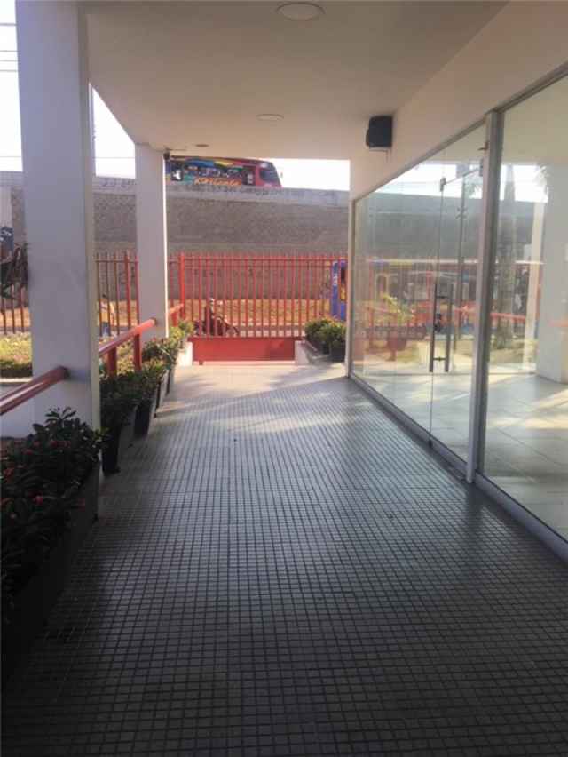 Local en Arriendo - Vista 4