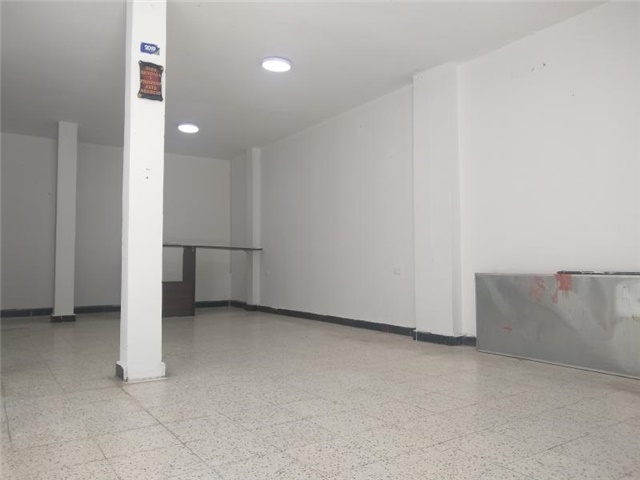 Local en Arriendo - Más