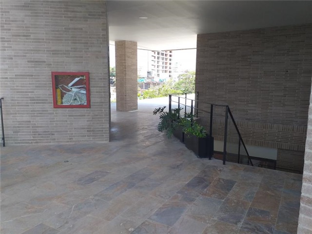 Local en Arriendo - Más