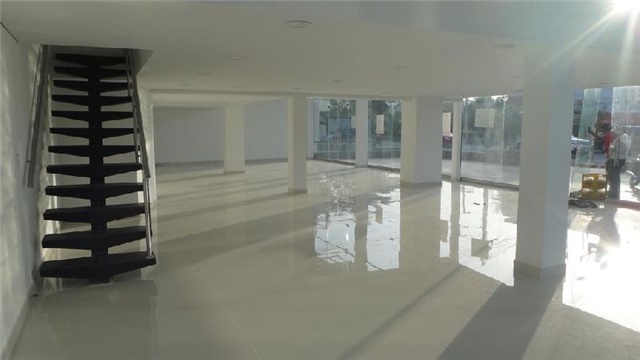 Local en Arriendo - Vista 2