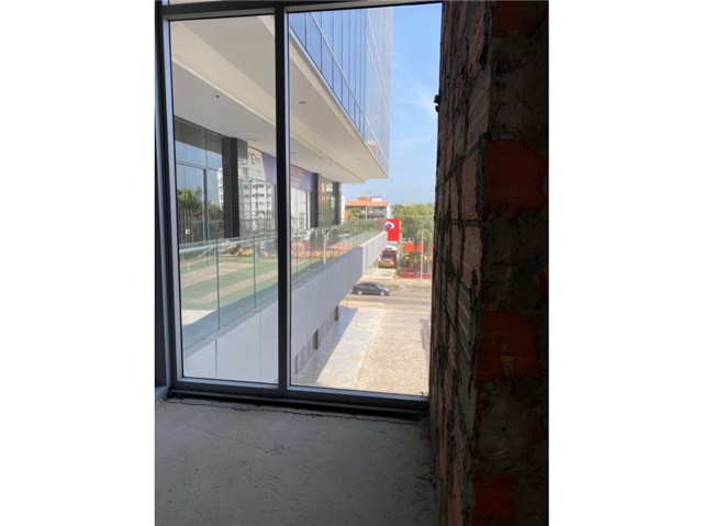 Local en Arriendo - Más