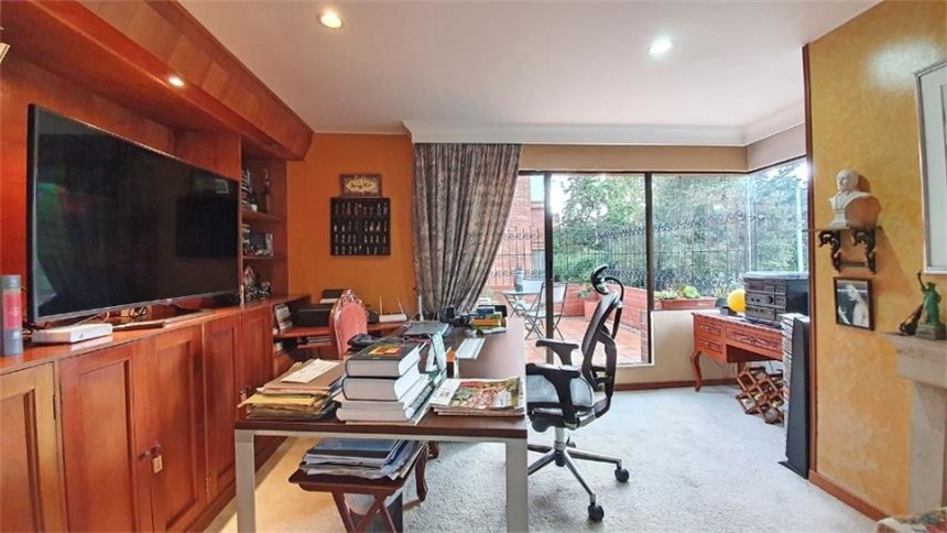 Piso – Bogotá, Santa Bárbara, Localidad Usaquén - Más