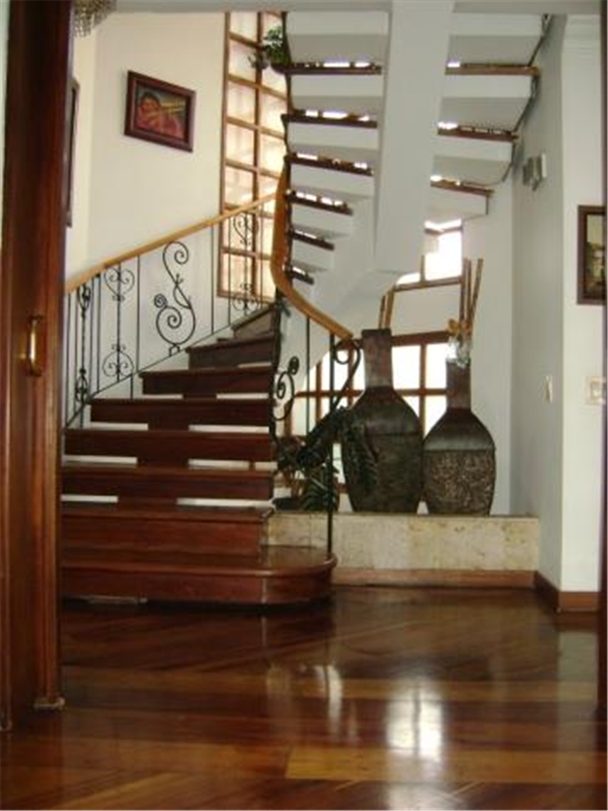 Casa en venta en San Jose De Bavaria, Bogotá · foto 4 de 24