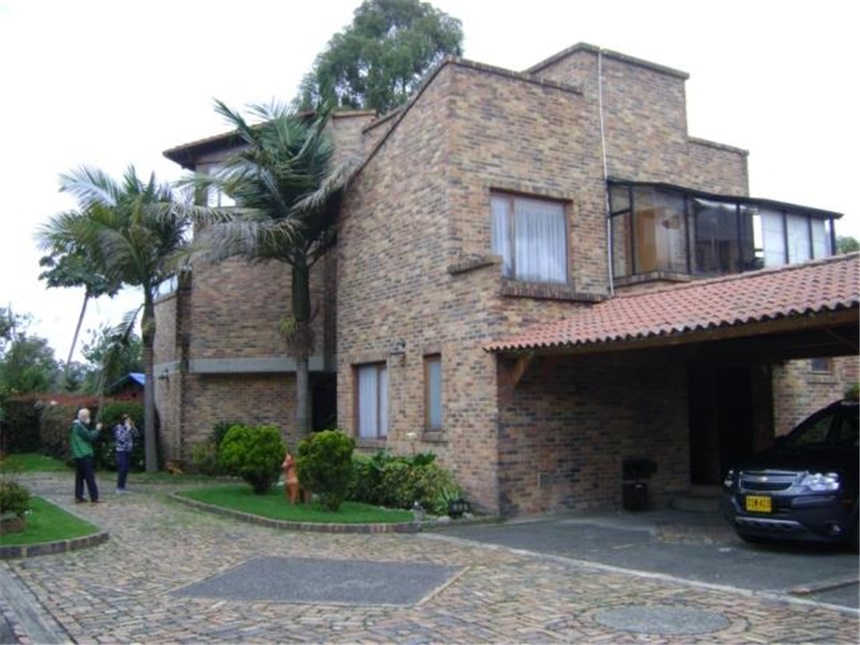 Casa en venta en San Jose De Bavaria, Bogotá · foto 3 de 24