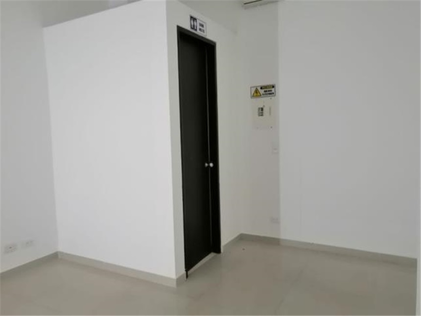 Local en Arriendo - Más