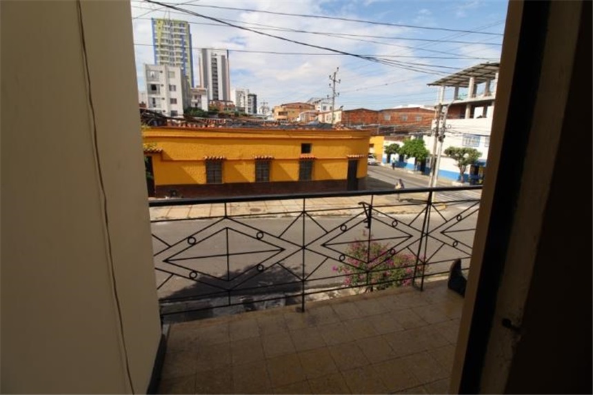 Casa de 8 alcobas en venta en Universidad, Bucaramanga, 238 m² · foto 11 de 16