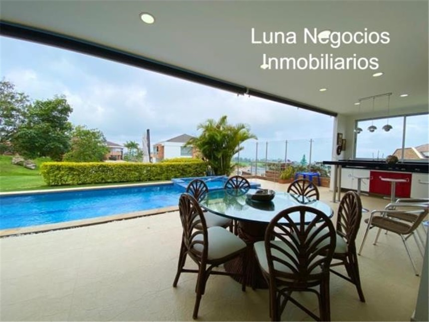Casa de 5 alcobas en venta en Ruitoque Condominio, Piedecuesta, 600 m² · foto 2 de 21