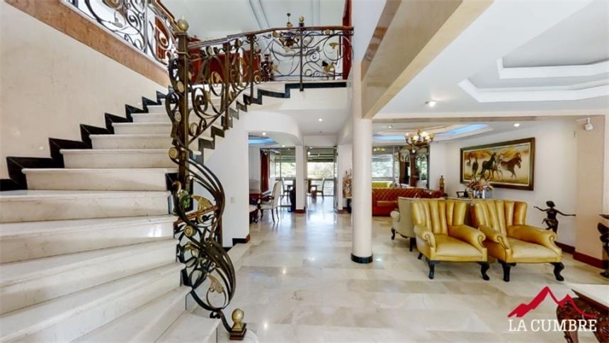 Casa de 4 alcobas en venta en Villa Carlota, Medellín, 473 m² · foto 10 de 20
