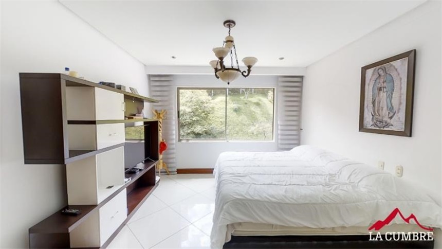 Casa de 4 alcobas en venta en Villa Carlota, Medellín, 473 m² · foto 12 de 20