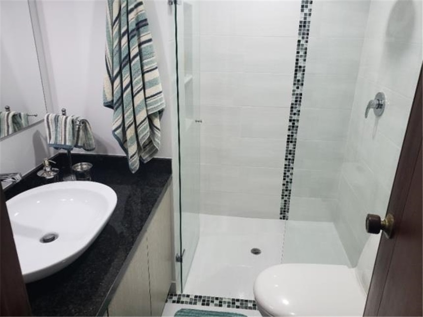 Casa de 3 alcobas en venta en San Lucas, Medellín, 310 m² · foto 21 de 24