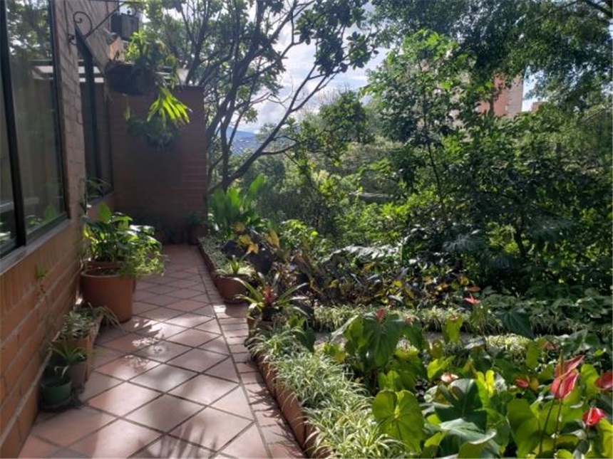 Casa de 3 alcobas en venta en San Lucas, Medellín, 310 m² · foto 17 de 24