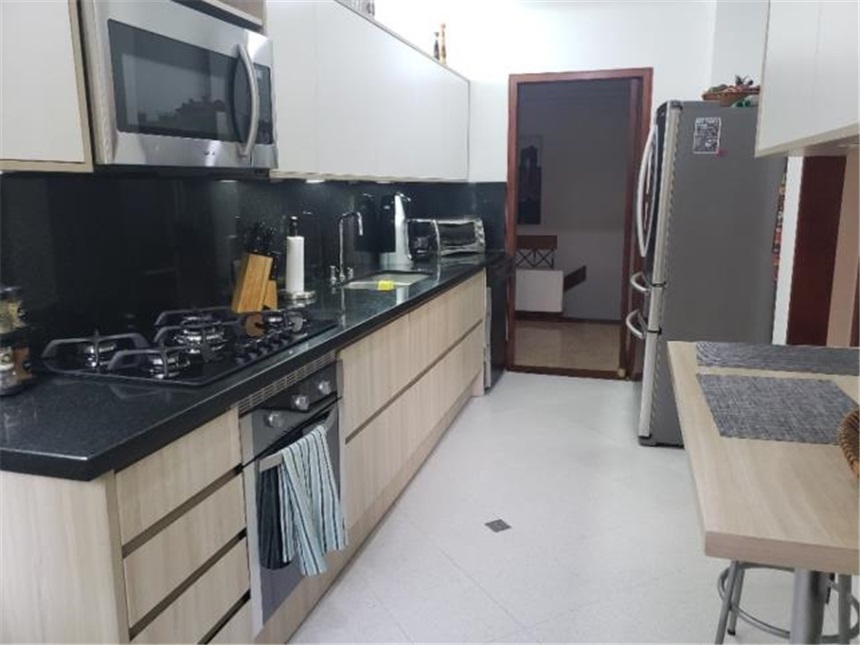Casa de 3 alcobas en venta en San Lucas, Medellín, 310 m² · foto 13 de 24
