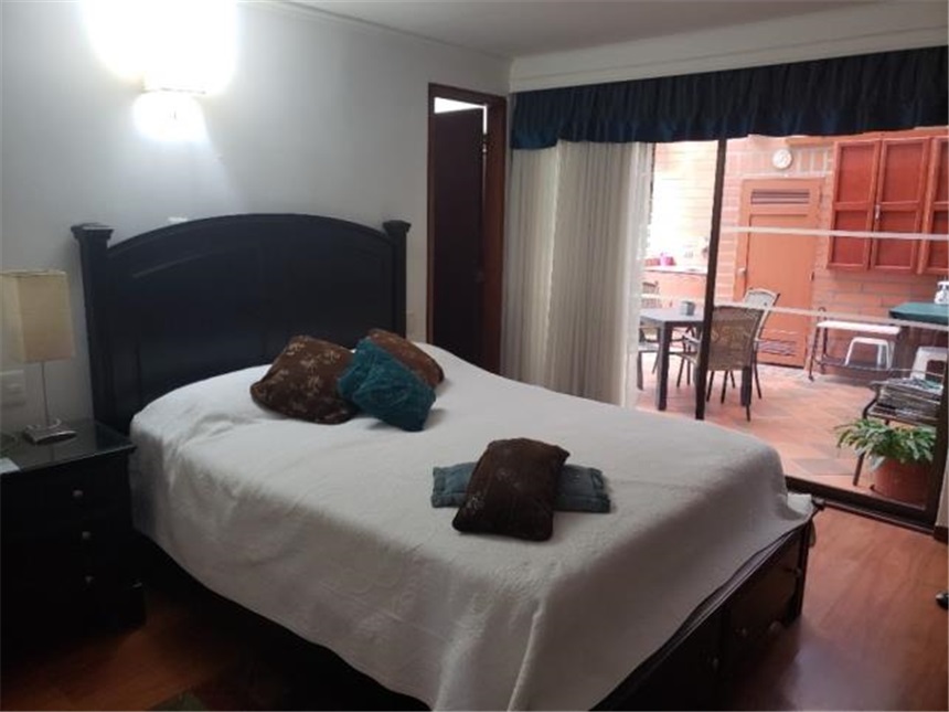 Casa de 3 alcobas en venta en San Lucas, Medellín, 310 m² · foto 22 de 24