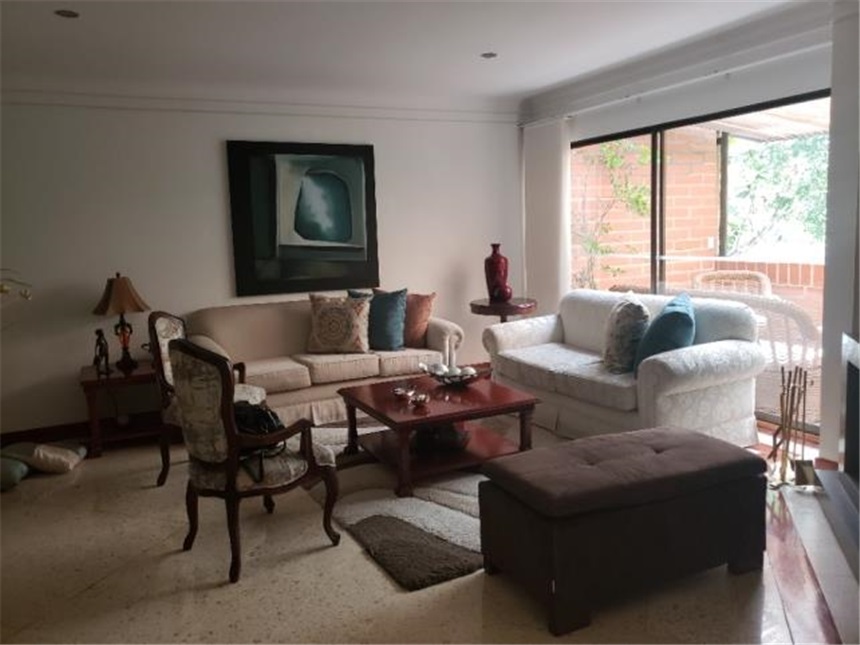 Casa de 3 alcobas en venta en San Lucas, Medellín, 310 m² · foto 4 de 24