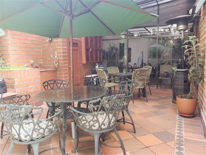 Casa de 3 alcobas en venta en San Lucas, Medellín, 310 m² · foto 15 de 24