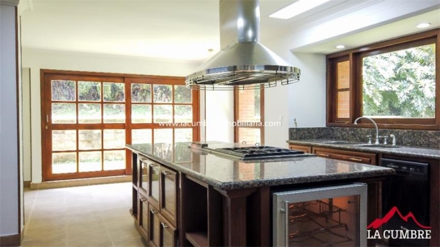 Casa en arriendo en El Poblado, Medellín en El Tesoro