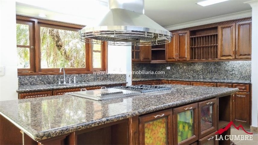 Casa en venta en El Poblado, Medellín 2