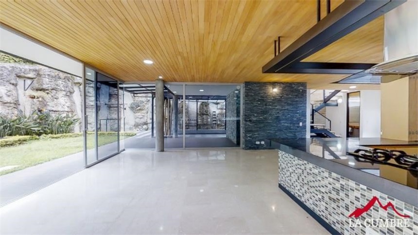 Casa en arriendo en El Poblado, Medellín · foto 2 de 19