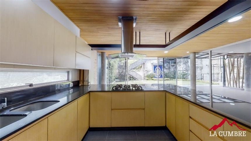 Casa en arriendo en El Poblado, Medellín · foto 9 de 19