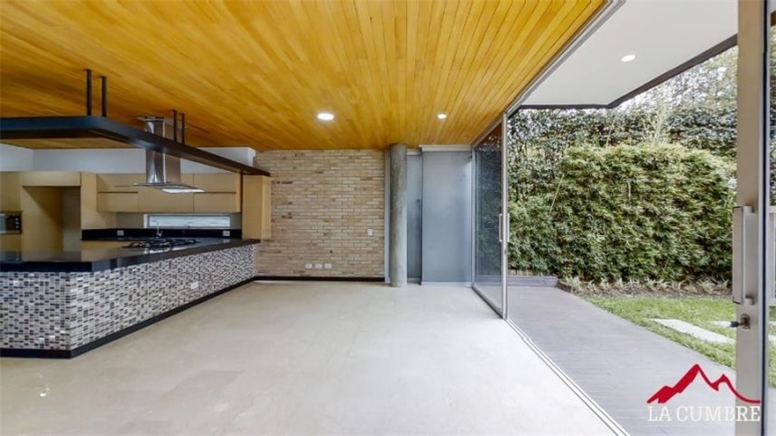 Casa de 4 alcobas en venta en San Lucas, Medellín, 333 m² · foto 3 de 19