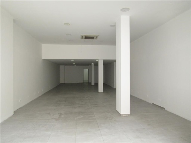 Local en Arriendo - Más