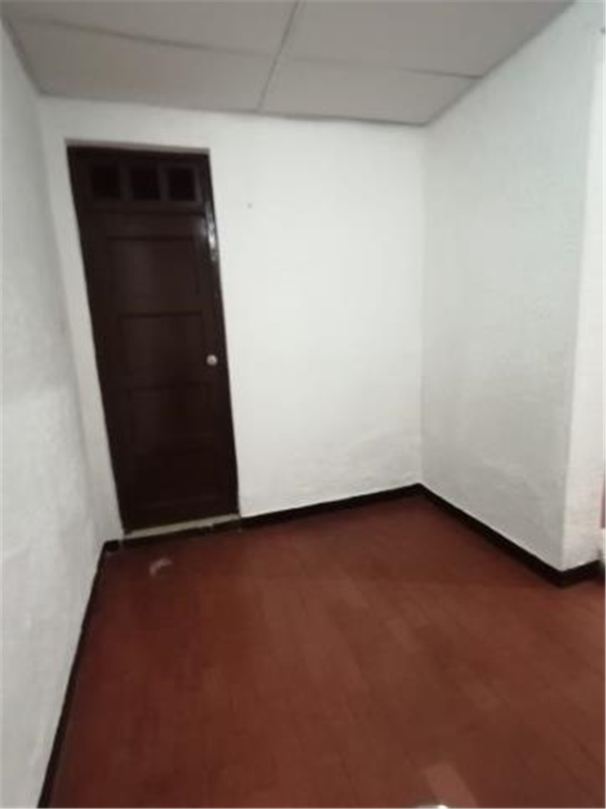 Local en Arriendo - Más