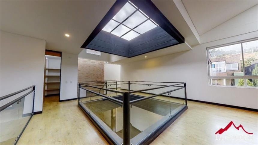 Casa de 4 alcobas en venta en Urbanizacion Arcoiris, Envigado, 331 m² · foto 12 de 22