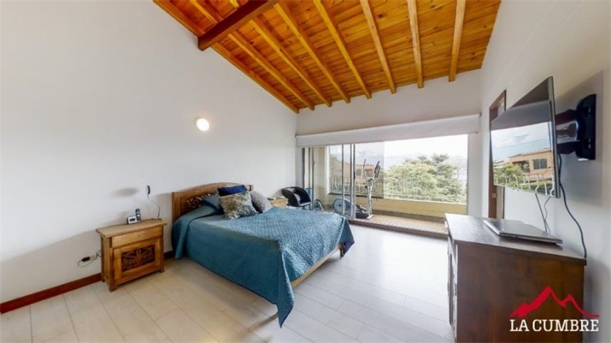 Casa de 4 alcobas en venta en Loma El Atravesado, Envigado, 198 m² · foto 17 de 21